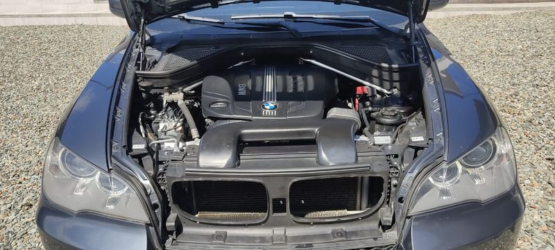 BMW X5 • 2013 • 112,000 km 4