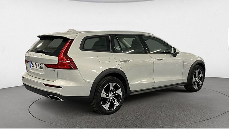 Volvo V60 • 2021 • 40,725 km 6