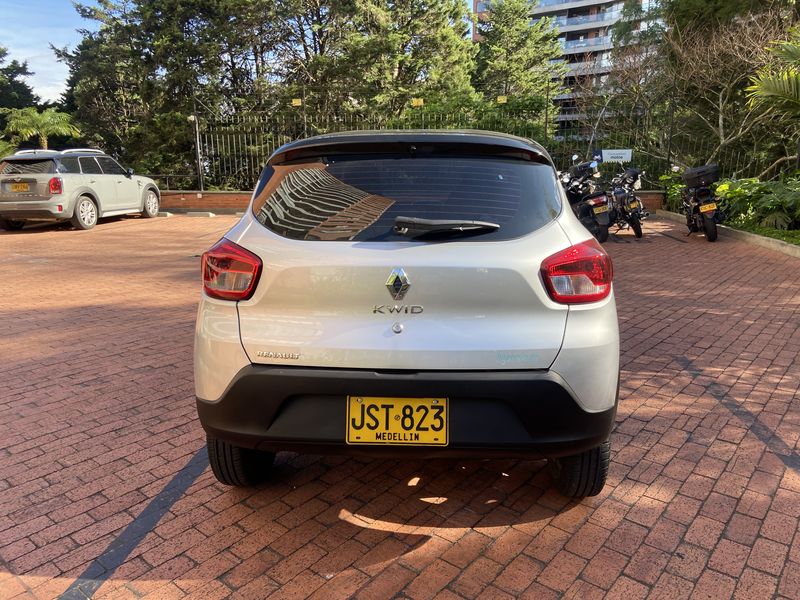 Renault Kwid • 2021 • 11,900 km 11