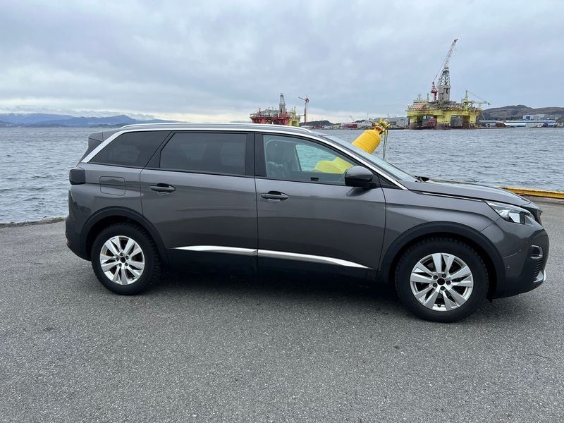 Peugeot 5008 • 2019 • 83,946 km 1