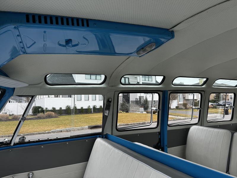 Volkswagen Vanagon • 1965 • 80,000 km 27