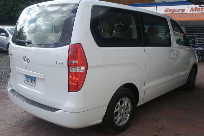 Hyundai H1 • 2017 • 50,000 km 3