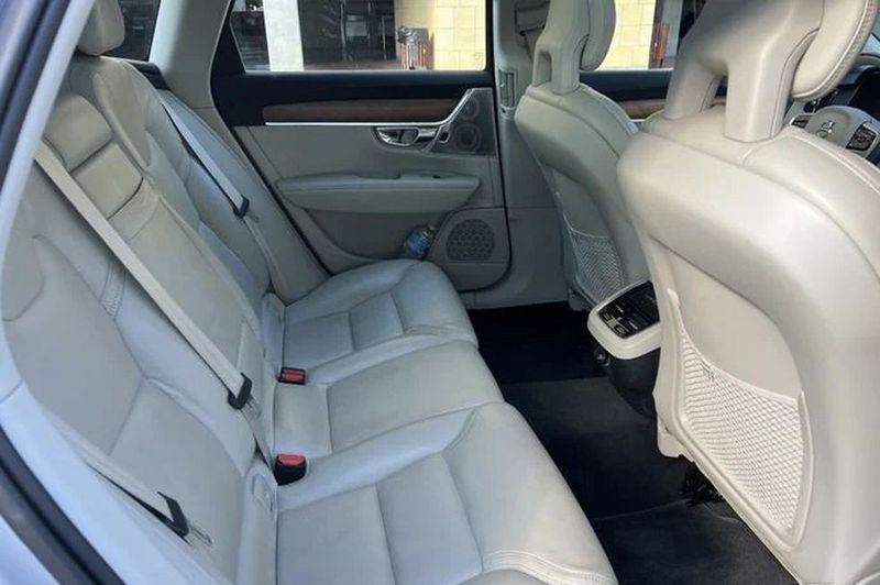 Volvo V90 Cross Country • 2019 • 145,000 km 7