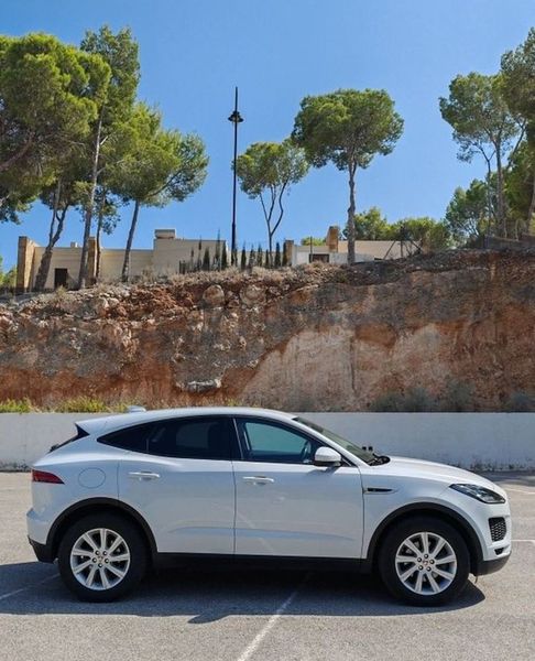 Jaguar E-PACE • 2018 • 96,500 km 16