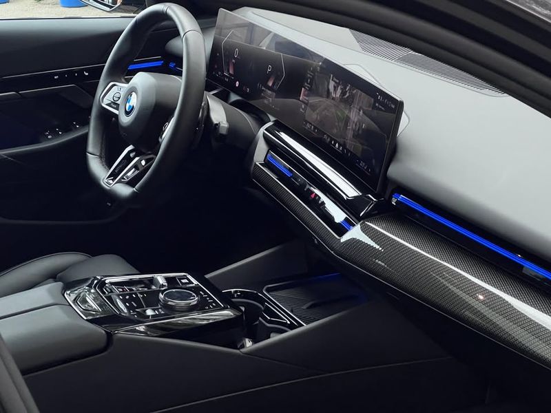 BMW 5 Series • 2023 • 32,500 km 5