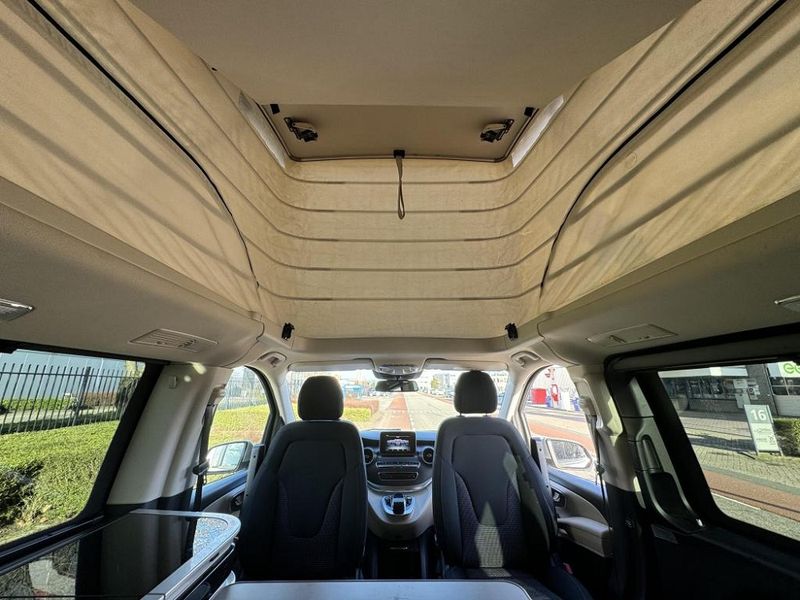 Mercedes-Benz 310 Van • 2020 • 83,000 km 10