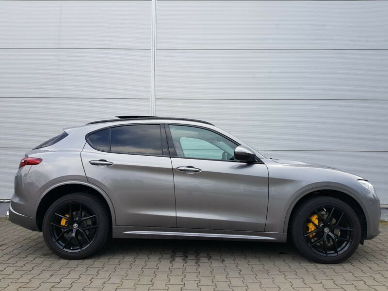 Alfa Romeo Stelvio • 2018 • 27,000 km 1