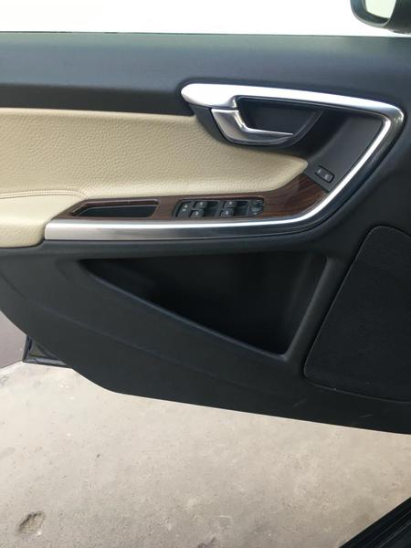 Volvo S60 • 2013 • 85,000 km 5