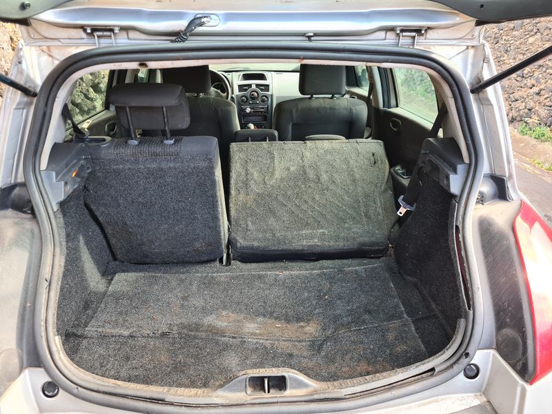 Renault Megane II • 2004 • 300,000 km 2