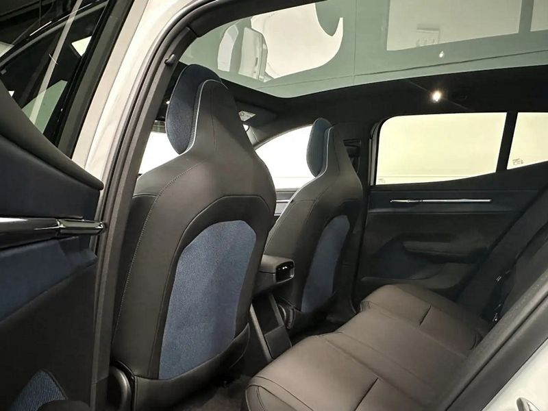 Volvo XC • 2024 • 21,000 km 13