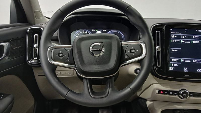 Volvo XC40 • 2022 • 41,043 km 18
