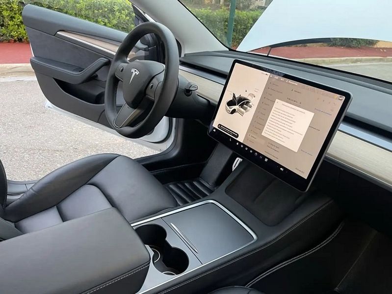 Tesla Model 3 • 2021 • 116,790 km 10