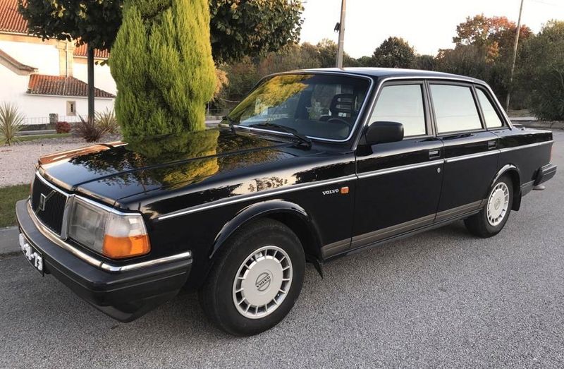 Volvo 240 • 1998 • 160,000 km 1