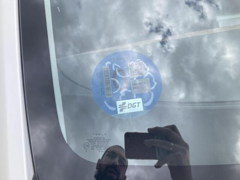 Tesla Model Y • 2024 • 2,458 km 10