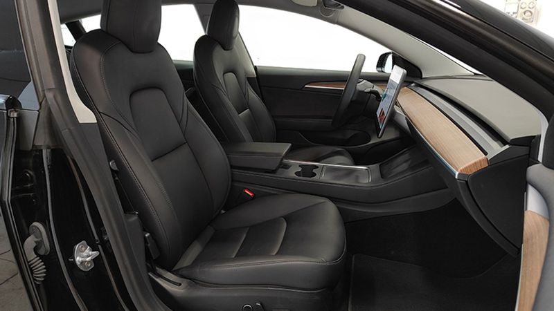 Tesla Model 3 • 2021 • 69,320 km 6