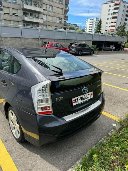 Toyota Prius • 2009 • 35,000 km 2