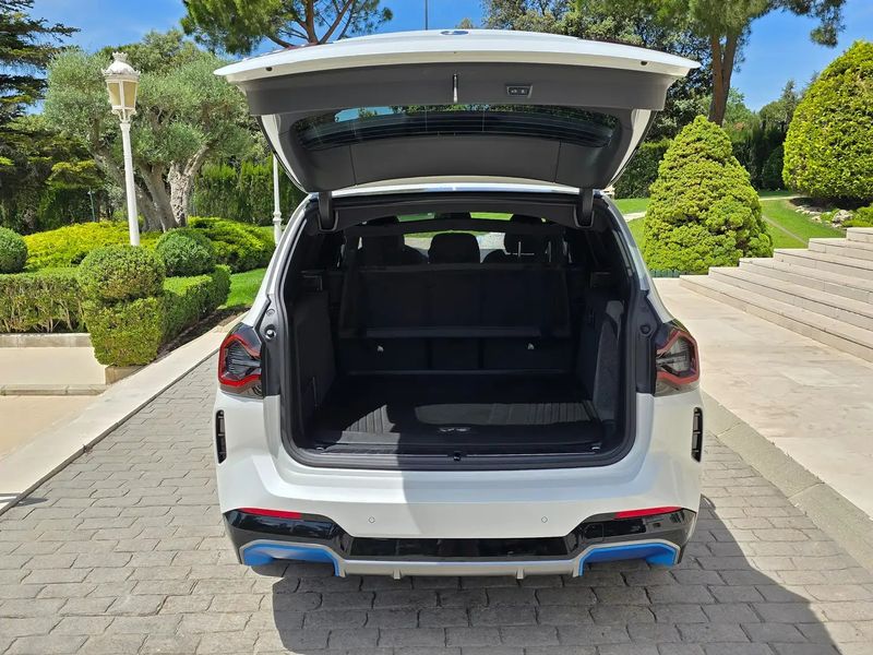 BMW X3 • 2023 • 2,433 km 5