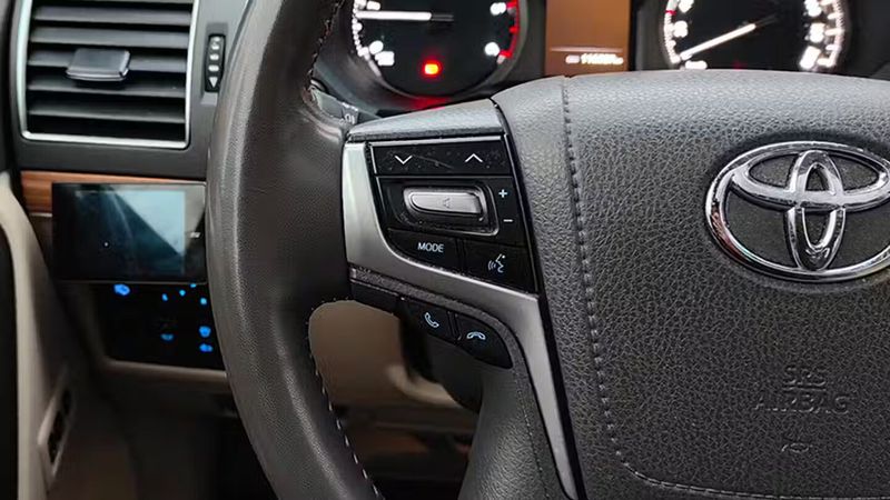 Toyota Land Cruiser • 2022 • 116,987 km 18