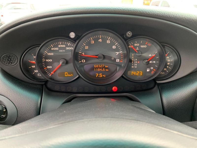 Porsche 911 • 2002 • 163,000 km 13