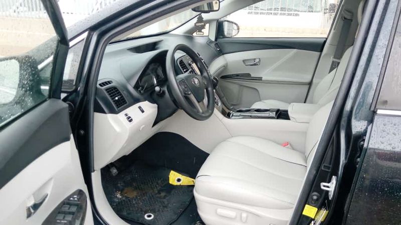 Toyota Venza • 2014 • 92,864 km 3