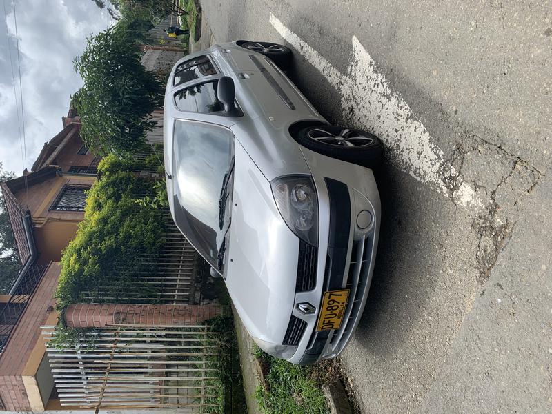 Renault Clio • 2012 • 75,000 km 1