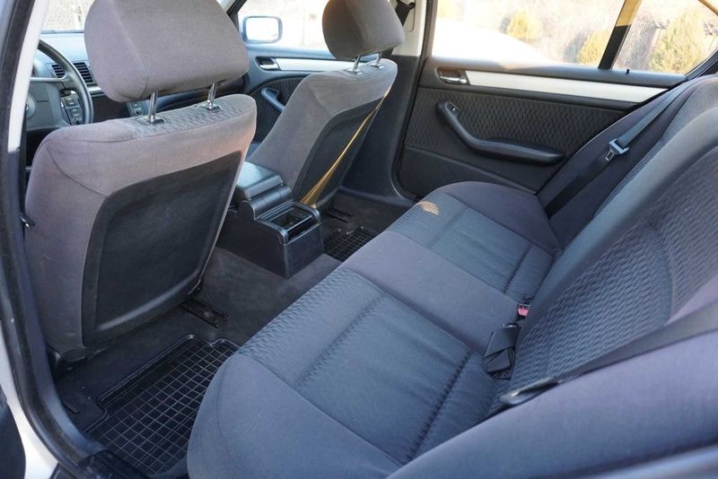 BMW 3 Series • 2000 • 200,000 km 6