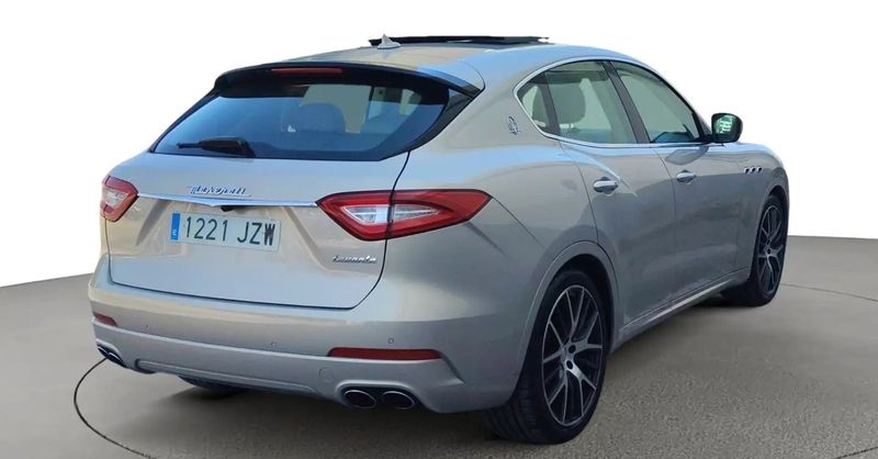 Maserati Levante • 2017 • 15,348 km 3