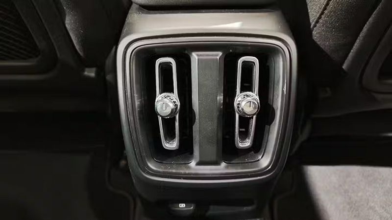 Volvo C30 • 2022 • 67,641 km 9