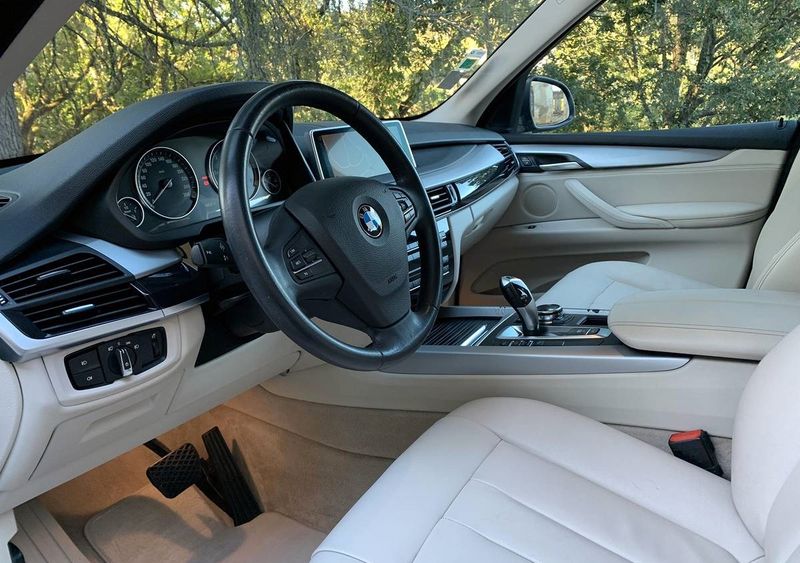 BMW X5 • 2014 • 165,000 km 4