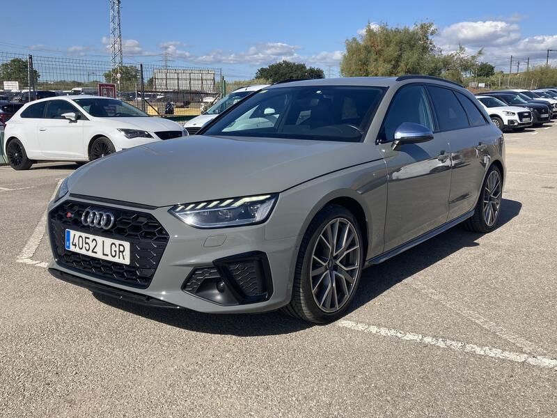 Audi A4 • 2020 • 105,628 km 1