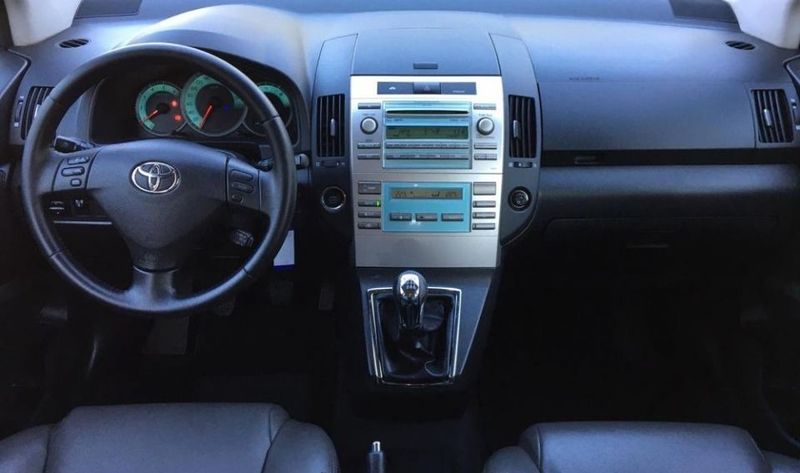 Toyota Corolla • 2007 • 225,000 km 3