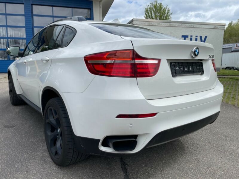 BMW X6 • 2013 • 121,700 km 2