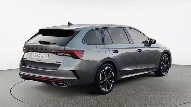 Škoda Octavia • 2023 • 72,167 km 4