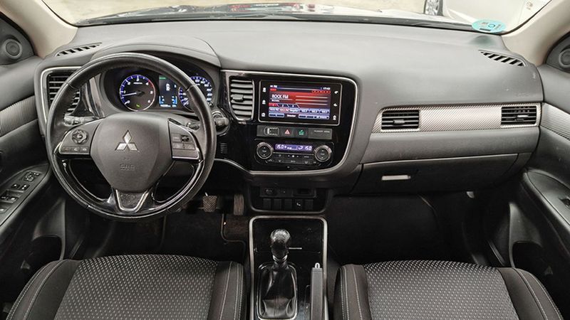 Mitsubishi Outlander • 2017 • 142,208 km 6