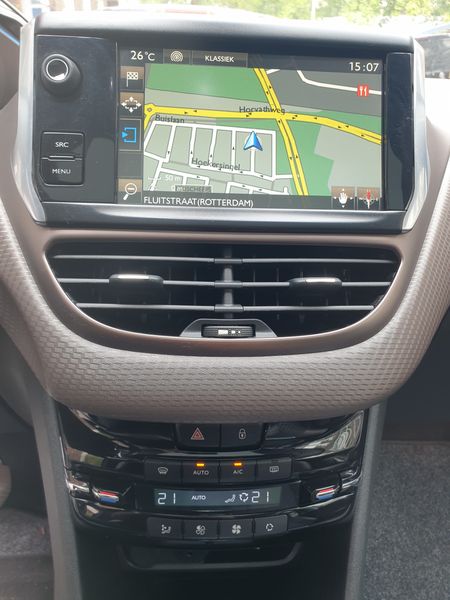 Peugeot 2008 • 2014 • 63,600 km 10