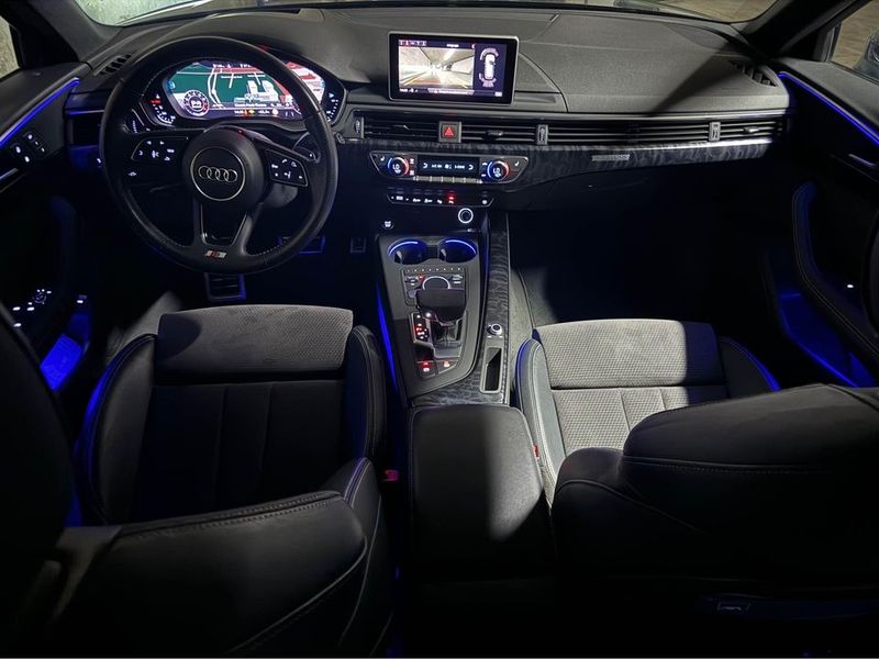 Audi A4 • 2018 • 16,500 km 3