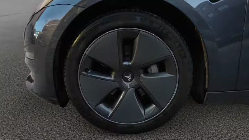 Tesla Model 3 • 2022 • 115,104 km 32