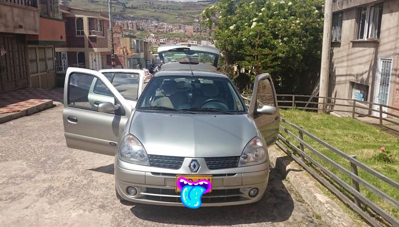 Renault Clio • 2006 • 131,721 km 10