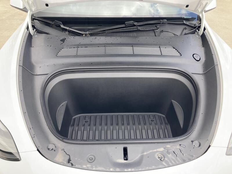 Tesla Model Y • 2024 • 2,458 km 18