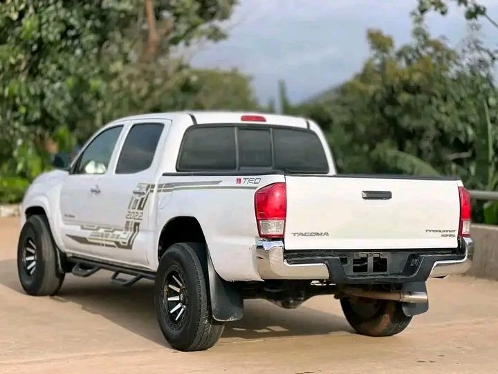 Toyota Tacoma • 2018 • 50,000 km 3