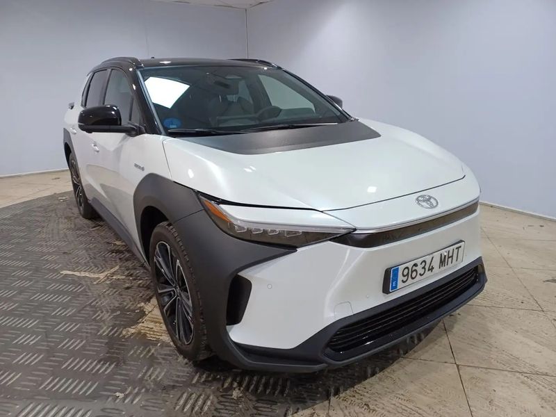 Toyota RAV4 • 2023 • 8,300 km 1