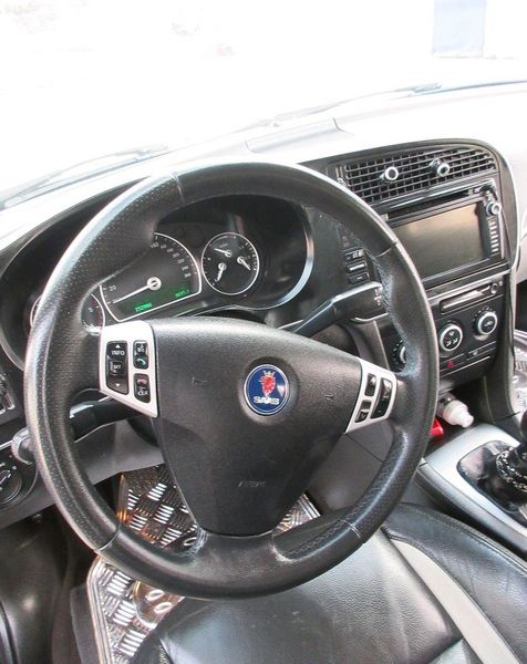 Saab 9-3 • 2011 • 149,999 km 2