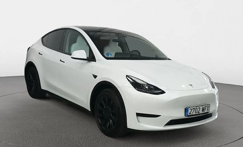 Tesla Model Y • 2023 • 18,300 km 1