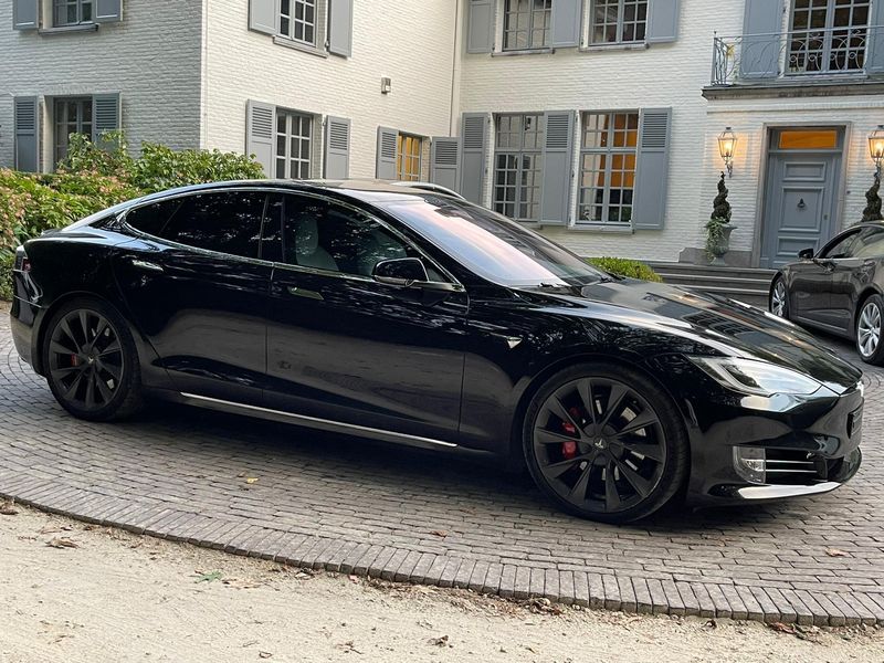 Tesla Model S • 2020 • 57,000 km 8