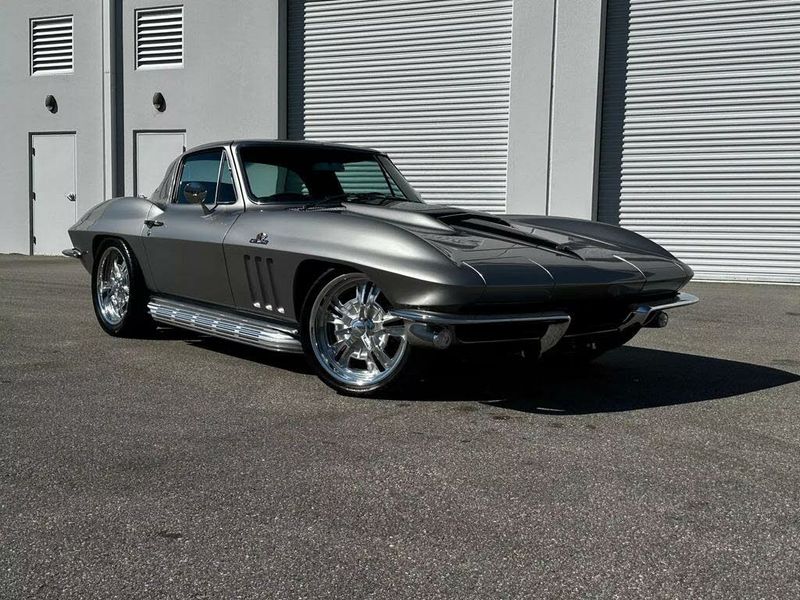 Chevrolet Corvette • 1966 • 602 km 1