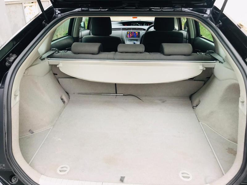 Toyota Prius • 2011 • 93,000 km 4