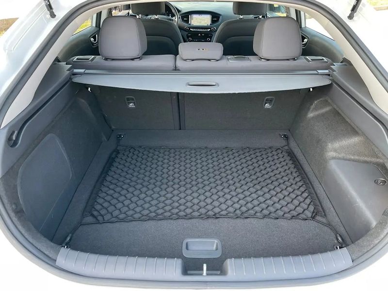 Hyundai Ioniq Hybrid • 2019 • 170,000 km 7