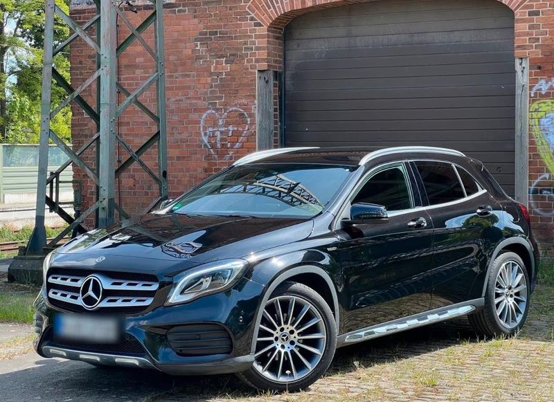 Mercedes-Benz GLA-Class • 2022 • 58,750 km 1