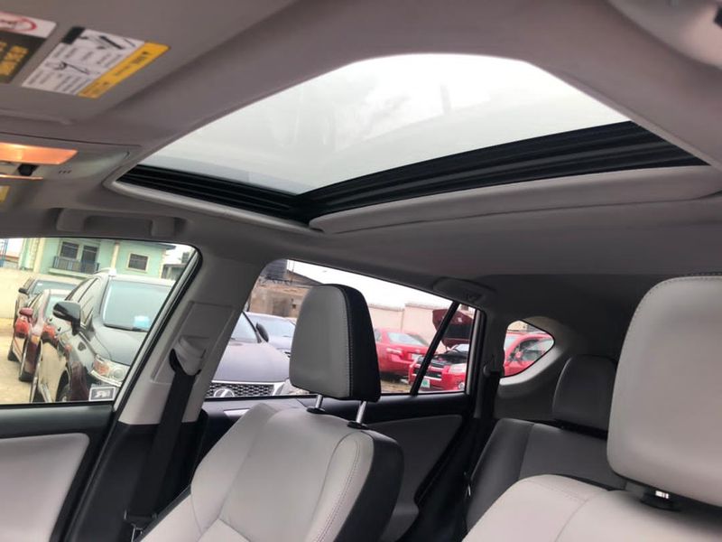 Toyota RAV4 • 2018 • 50,000 km 3