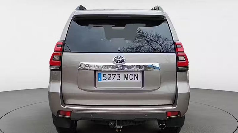 Toyota Land Cruiser • 2022 • 116,987 km 12